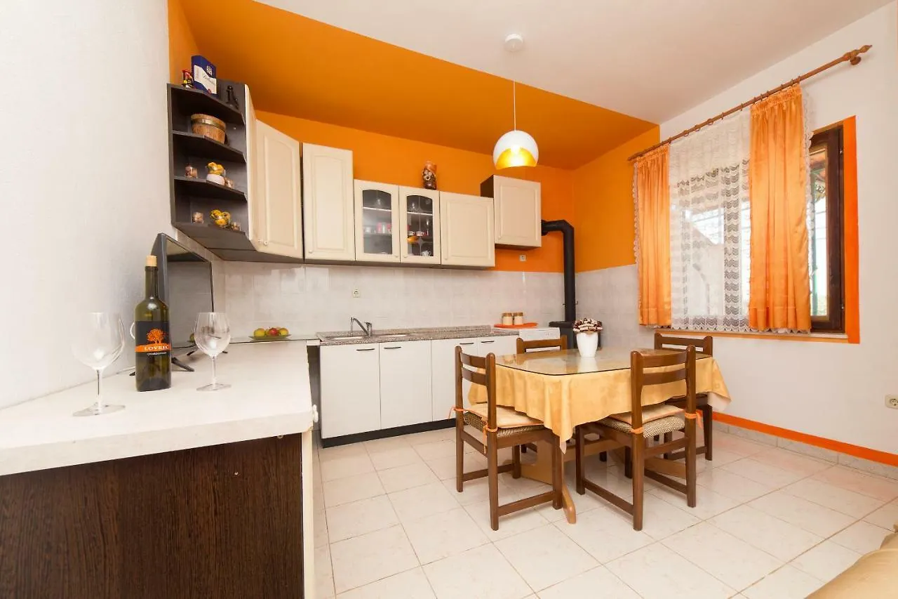 Guest House Pelja Plano Holiday home