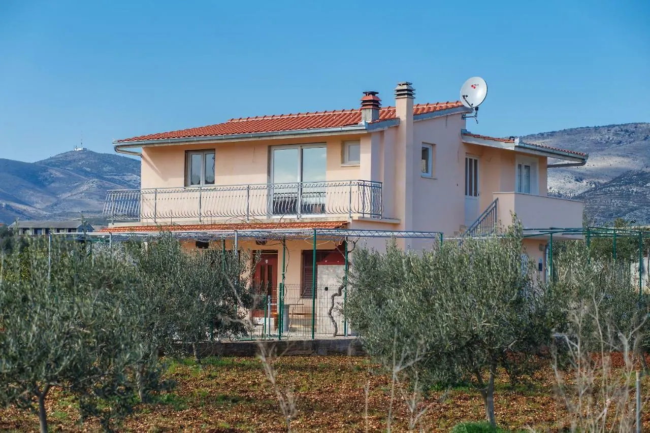 Guest House Pelja Plano Holiday home