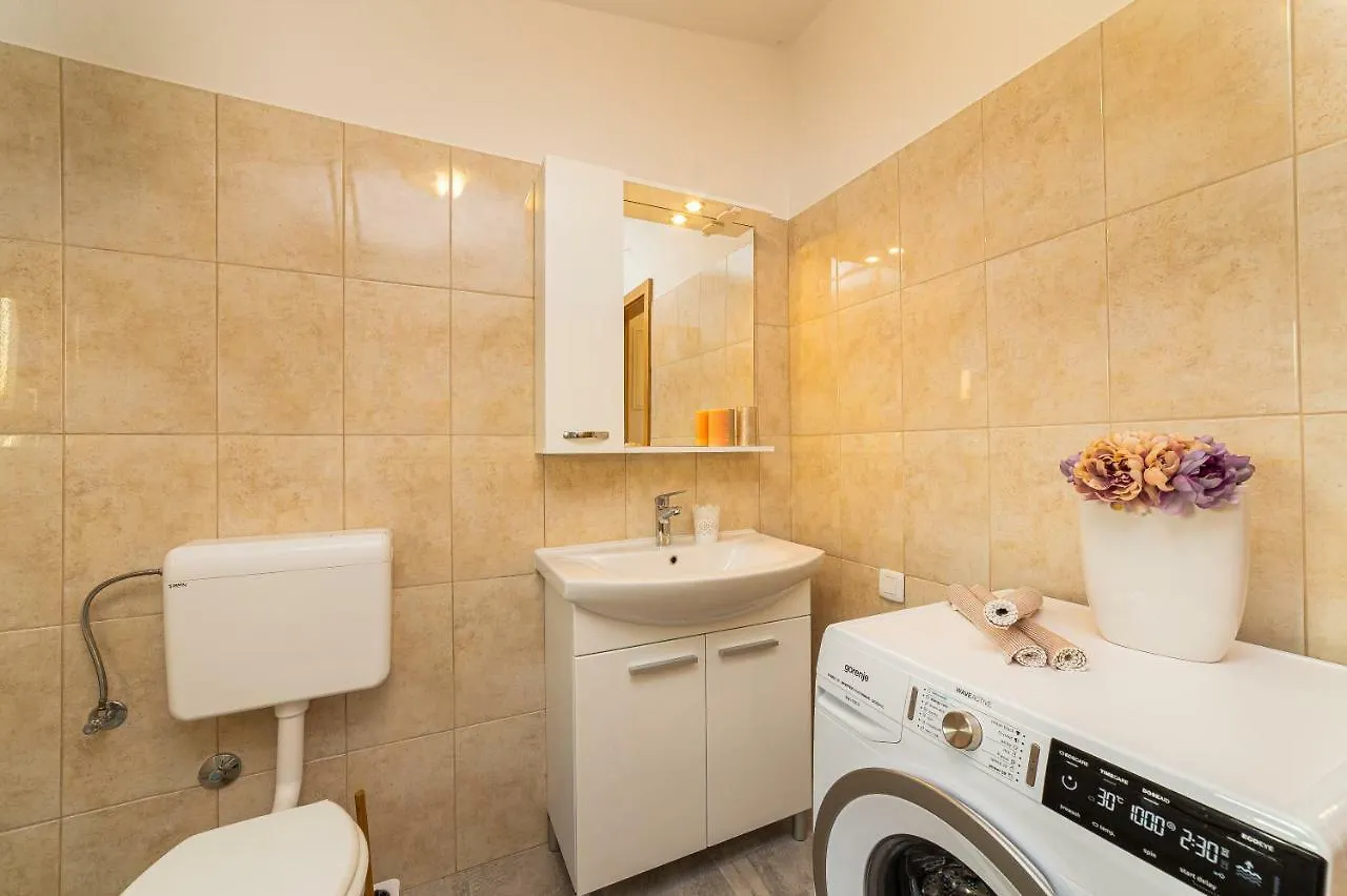 Guest House Pelja Plano 0*,