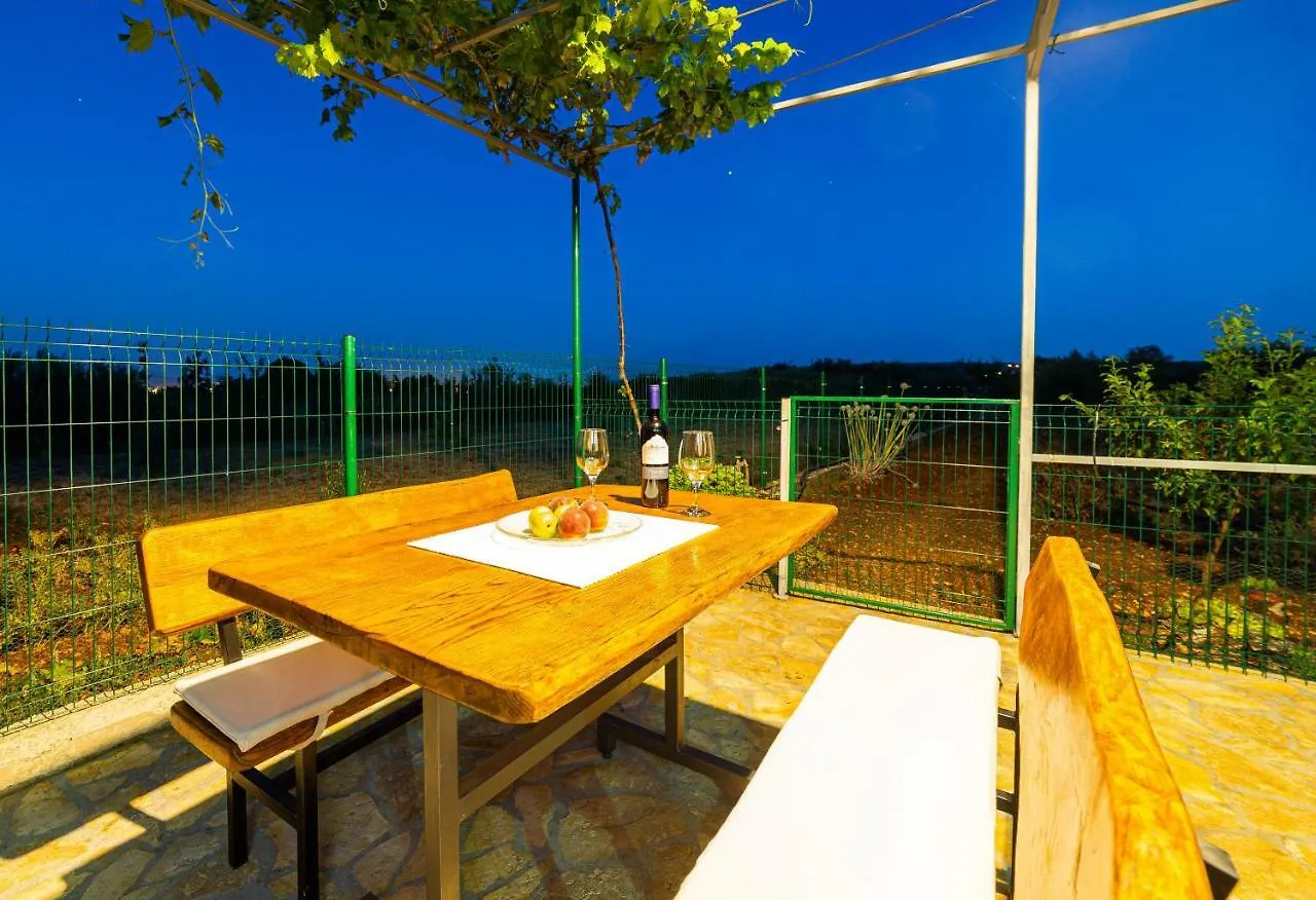 Guest House Pelja Plano Croatia